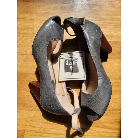 Frye‎ Coral Ankle Strap Heeled Open Toe Sandal Grey 8.5M New With Imperfections - Picture 1 of 16